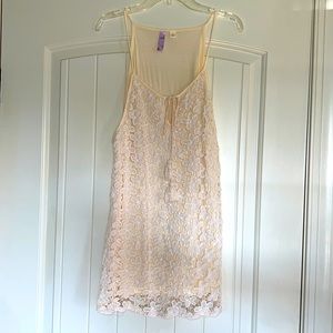 Woman’s sleeveless tank